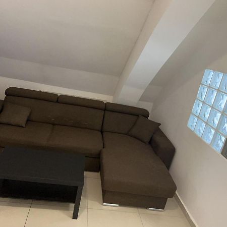 Chez Ana Apartment Otopeni Luaran gambar