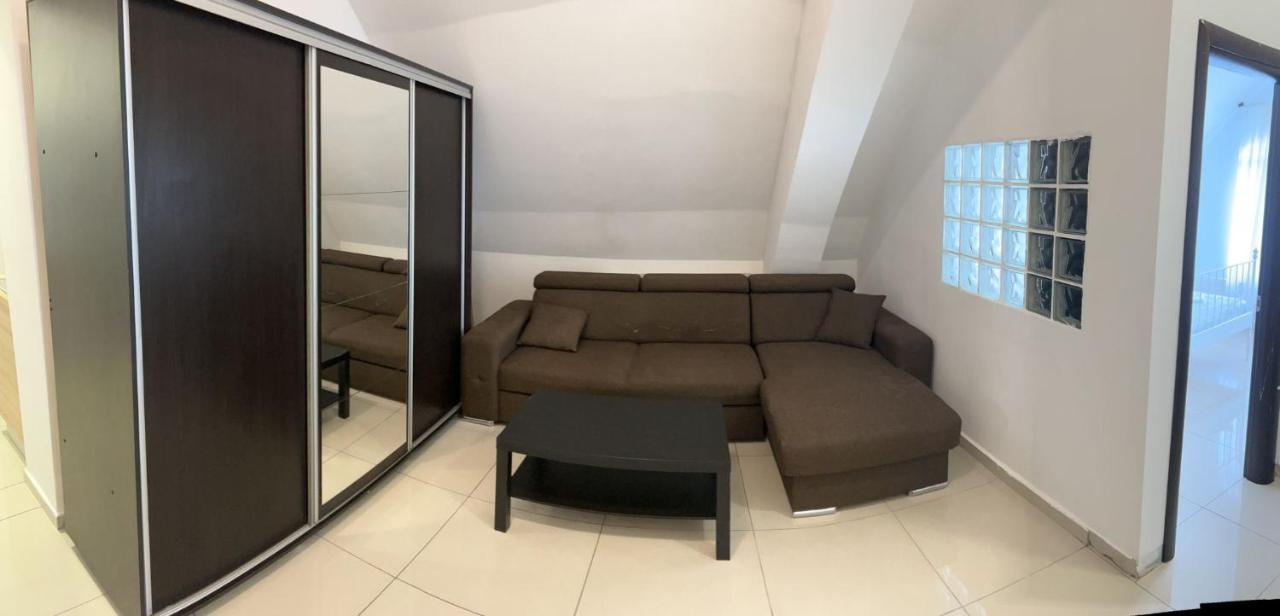 Chez Ana Apartment Otopeni Luaran gambar